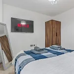 - - Balcony - Sleeps 6 Apartamento *