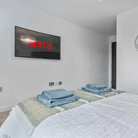 - - Balcony - Sleeps 6 *