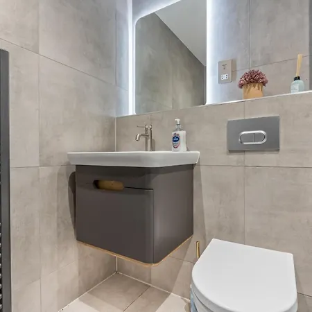 شقة - - Balcony - Sleeps 6