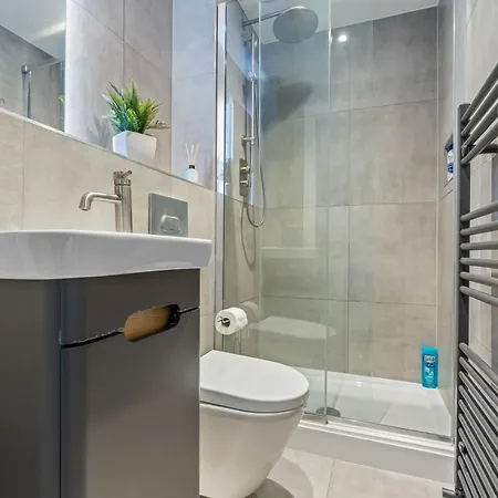 - - Balcony - Sleeps 6 شقة يورك