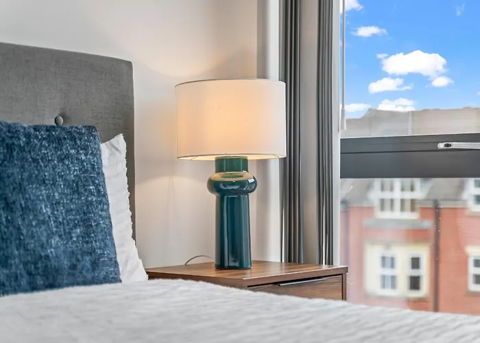 - - Balcony - Sleeps 6 דירה יורק