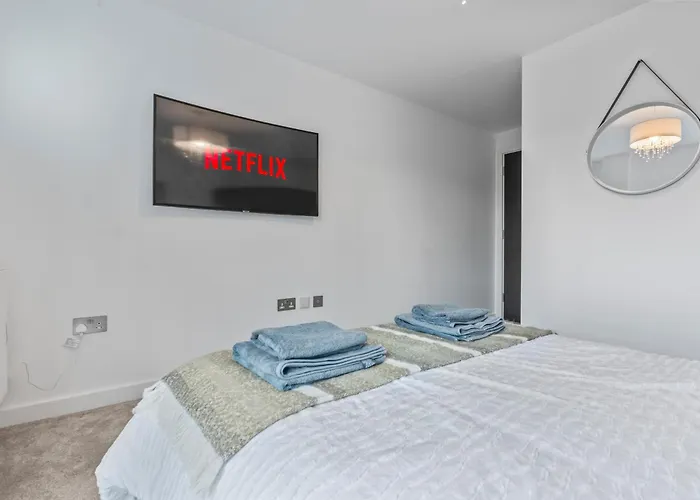 - - Balcony - Sleeps 6 *