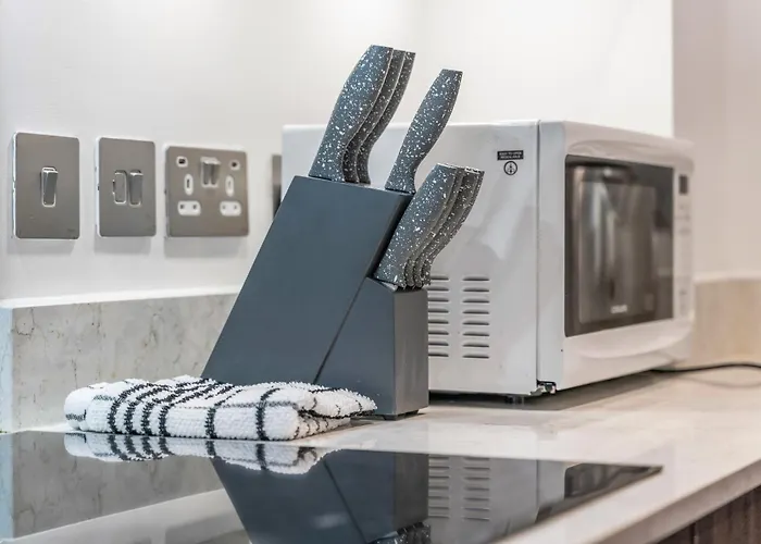 - - Balcony - Sleeps 6 דירה *