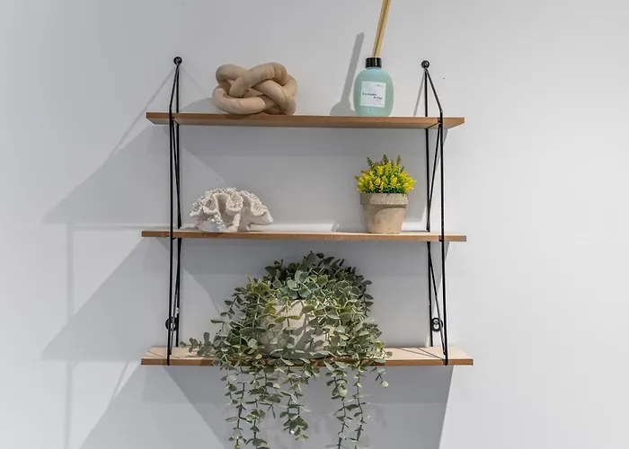 - - Balcony - Sleeps 6 * יורק