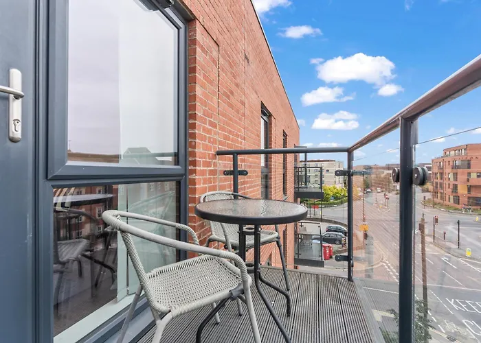 - - Balcony - Sleeps 6 דירה