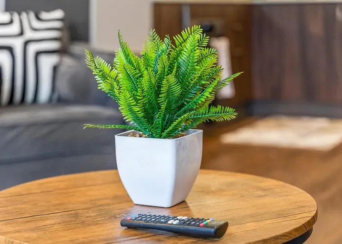 - - Balcony - Sleeps 6 *