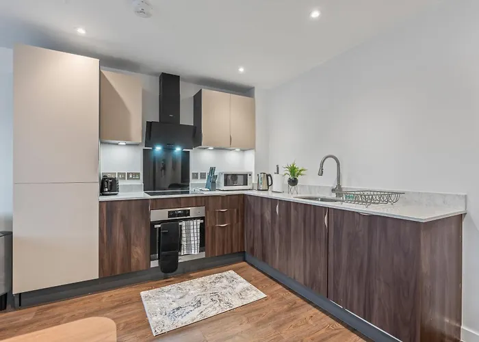 - - Balcony - Sleeps 6 * יורק