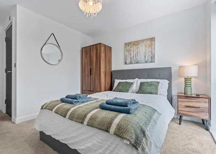 - - Balcony - Sleeps 6 דירה יורק