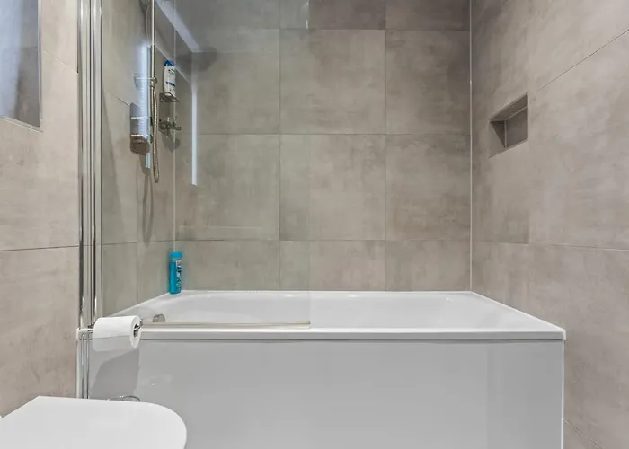 - - Balcony - Sleeps 6 יורק