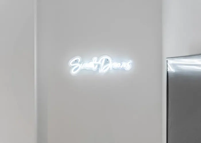 - - Balcony - Sleeps 6 דירה