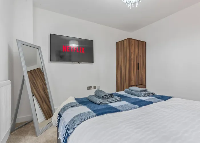 - - Balcony - Sleeps 6 דירה *