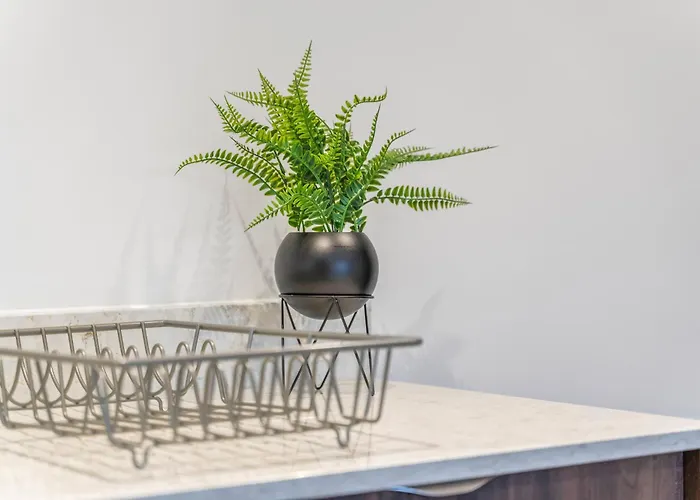 - - Balcony - Sleeps 6 דירה יורק