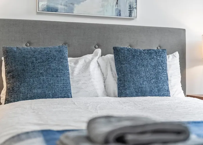 - - Balcony - Sleeps 6 יורק