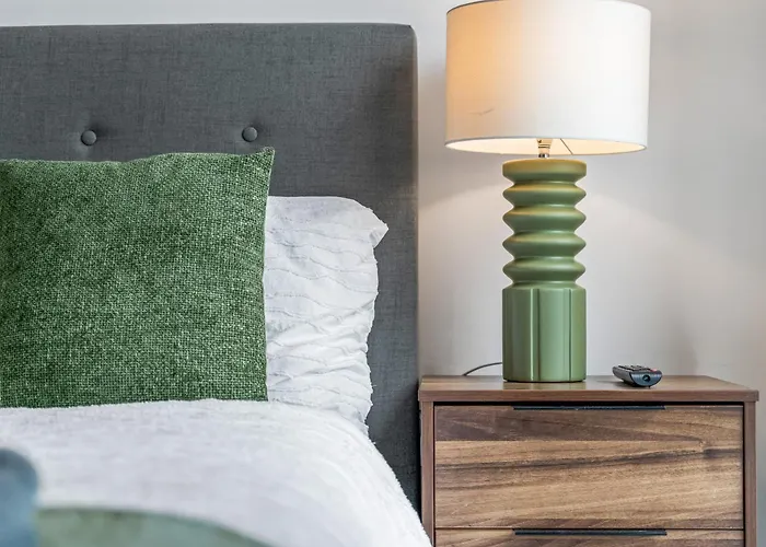 - - Balcony - Sleeps 6 יורק