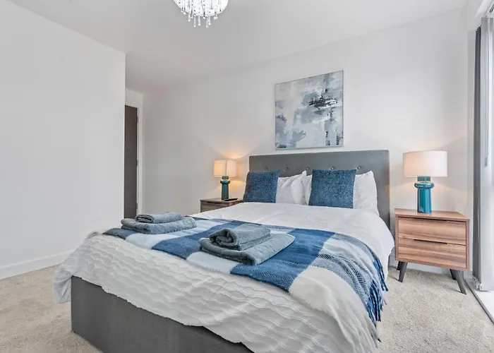 - - Balcony - Sleeps 6 דירה *