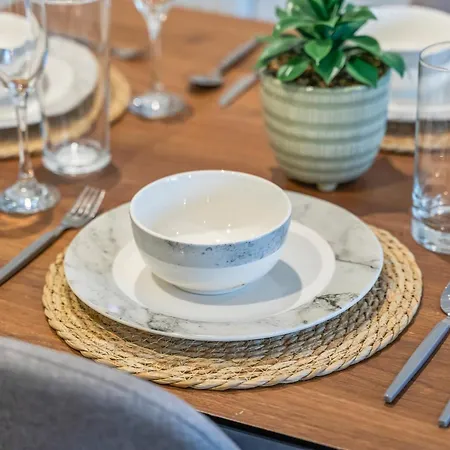 - - Balcony - Sleeps 6 Апартаменты Йорк