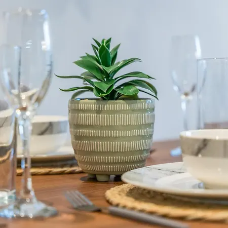 - - Balcony - Sleeps 6 * Йорк