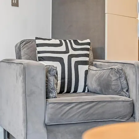 - - Balcony - Sleeps 6 *